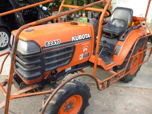 ขาย Kubota  B2410 ขัลเคลื่อน4ล้อ พวงมาลัยเพาเวอร์ มีPTO หน้า-หลังใช้งานเพียง960ชั่วโมงสภาพเดิมดีมาก