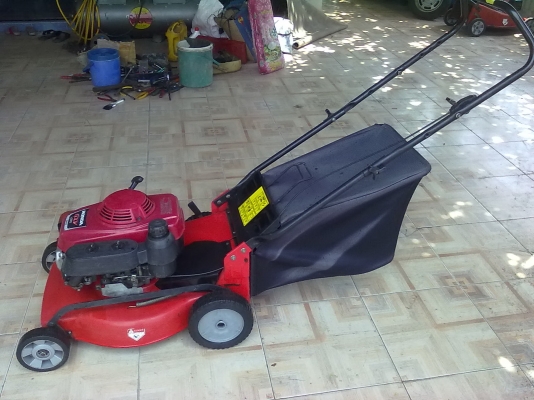 รถตัดหญ้า HONDA รุ่นใหม่ มีที่เก็บหญ้า