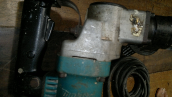 ขายแย๊กไฟฟ้ากระแทกคอนกรีต makita