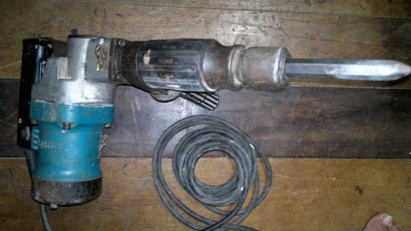 ขายแย๊กไฟฟ้ากระแทกคอนกรีต makita