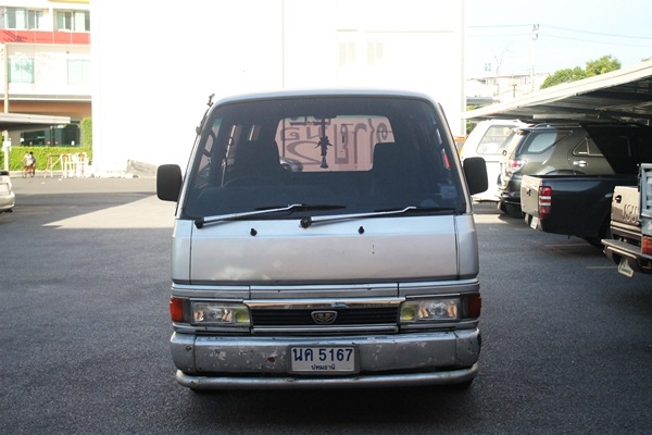 ขายรถตู้ URVAN เครื่อง 2700 พร้อมใช้งาน