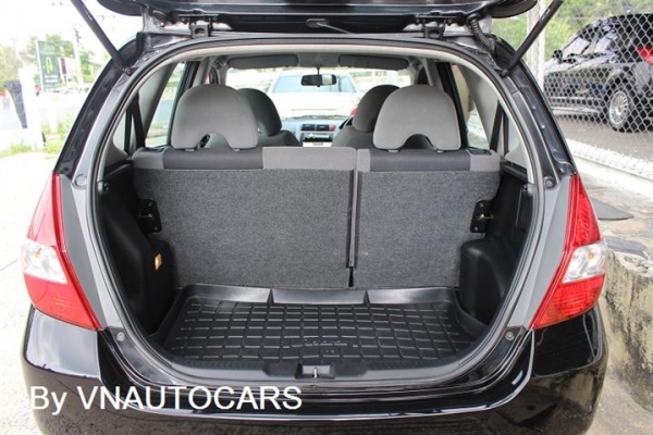 ขาย 2005 Honda Jazz 1.5E AT สีดำ Bookserviceครบ สภาพเยี่ยม พร้อมใช้งาน