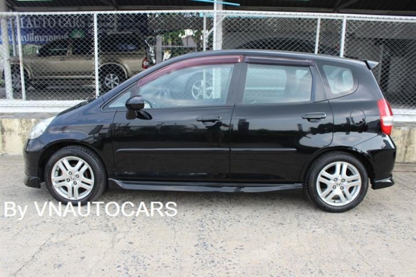 ขาย 2005 Honda Jazz 1.5E AT สีดำ Bookserviceครบ สภาพเยี่ยม พร้อมใช้งาน