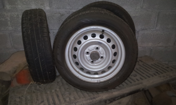 ขายยาง  พร้อมกะทะ  มิราจ  4รู100    3000บาท   ยางวิ่งไม่ถึง 10กิโล   โทร 0898495511