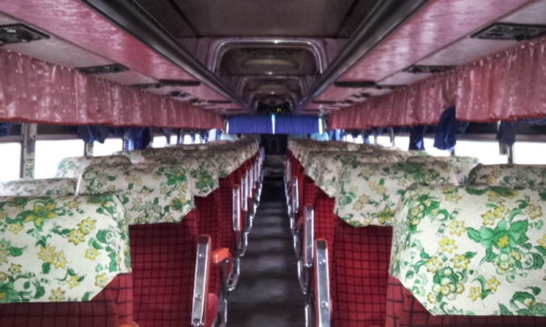 ขายรถทัวร์ ยาว 12 ม  รถพัดลม 550000 บาท รายละเอียด โทร 0860395815