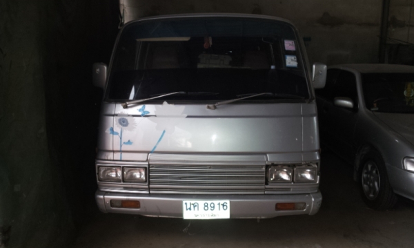 ขายรถตู้  นิสสัน สักคัน เครื่องดี แอร์เย็น ติดแก็สแล้ว 65000  บาท  โทร 0860395815