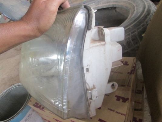 ขายชุดเสื้อไฟหน้า TOYOTA HIACE ด้านซ้าย ขายชุดเสื้อไฟหน้า TOYOTA HIACE ด้านซ้าย