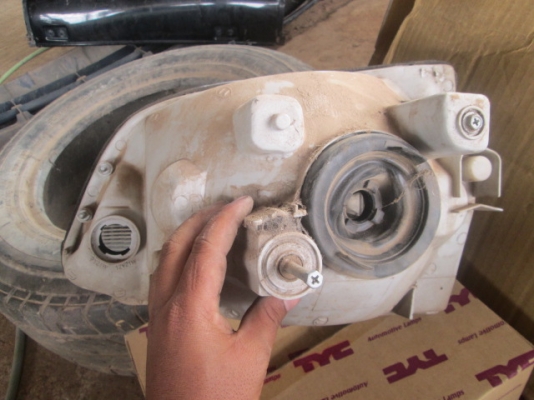 ขายเสื้อไฟหน้าด้านขวา TOYOTA HIACE