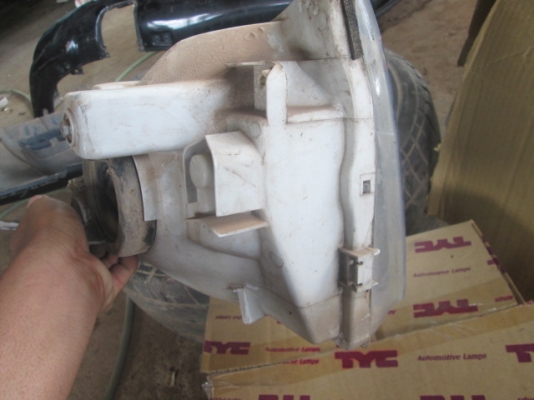 ขายเสื้อไฟหน้าด้านขวา TOYOTA HIACE