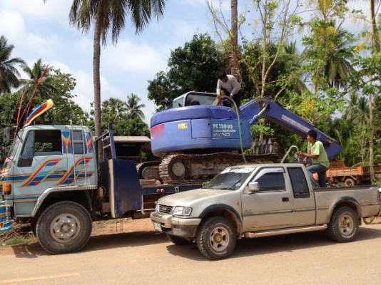 รถแบคโฮ ยี่ห้อ KOMATSU PC128