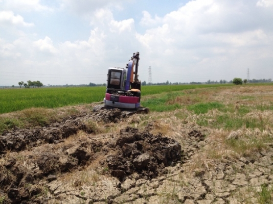 รถบรรทุก สำหรับบรรทุกแบคโฮ พร้อมรถแบคโฮ ยี่ห้อ KOMATSU PC50