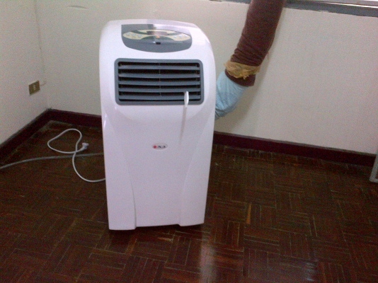 ขายแอร์เคลื่อนที่ ต่อรองราคาได้สภาพแกะกล่อง ราคา 13000  โทร. 0892406621