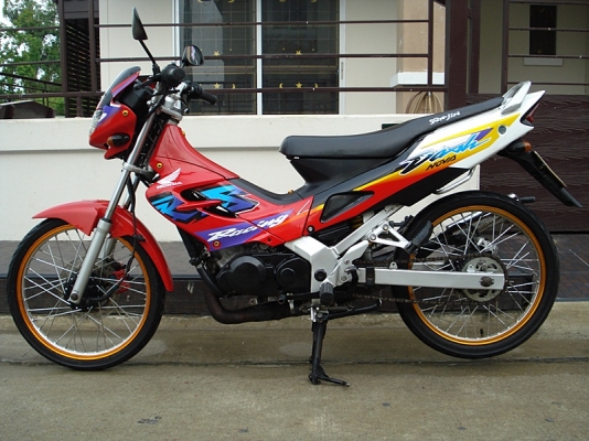 ขาย HONDA  NOVA DASH ปี 42  สภาพเดิมๆ ซักคันครับ