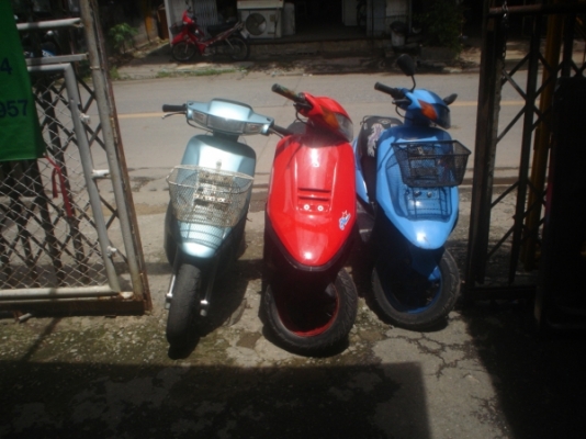 สีฟ้า 4,800บาท สีแดง 6,800บาท สีเขียวอ่อน 4,800บาท เอาหมดลดให้