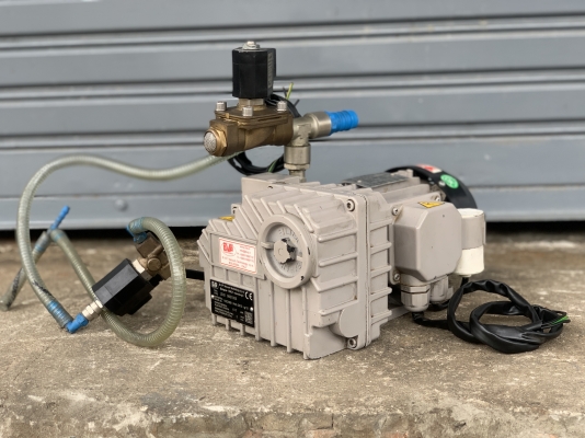 ขายปั๊มแวคคั่มสุญญากาศ DVP 1/3HP.(0.25Kw) 220V Made in Italy ไฟบ้าน สภาพสวยใหม่มาก(หายากครับ) พร้อมชุดวาล์วคอนโทรล 2ตัวครับ หมุนนิ่ม ดูดแรง พร้อมใช้งาน ราคา 4,600 บาท