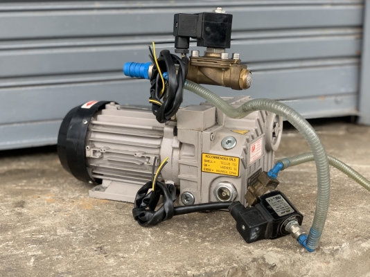 ขายปั๊มแวคคั่มสุญญากาศ DVP 1/3HP.(0.25Kw) 220V Made in Italy ไฟบ้าน สภาพสวยใหม่มาก(หายากครับ) พร้อมชุดวาล์วคอนโทรล 2ตัวครับ หมุนนิ่ม ดูดแรง พร้อมใช้งาน ราคา 4,600 บาท