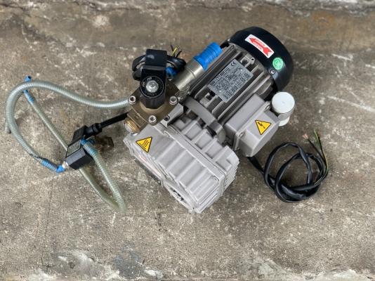 ขายปั๊มแวคคั่มสุญญากาศ DVP 1/3HP.(0.25Kw) 220V Made in Italy ไฟบ้าน สภาพสวยใหม่มาก(หายากครับ) พร้อมชุดวาล์วคอนโทรล 2ตัวครับ หมุนนิ่ม ดูดแรง พร้อมใช้งาน ราคา 4,600 บาท
