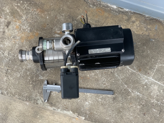 ขายปั๊มน้ำมัลติสเตจแรงดันสูง Grundfos 1160W(1.2HP.) 220V ไฟบ้าน ใบพัดสแตนเลส พร้อมชุดสวิทย์แรงดัน สภาพสวยใหม่ หมุนนิ่ม พร้อมใช้งาน ราคา 5,500 บาท