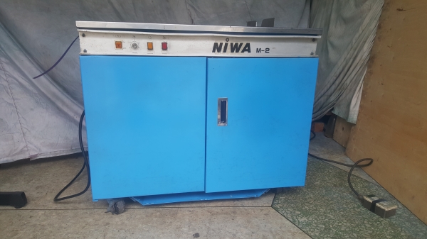 ขายเครื่องรัดกล่องกึ่งอัตโนมัติ NIWA รุ่นM-2หน้าโต๊ะขนาดใหญ่