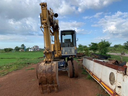 ขาย 345,000 รถแบโฮล้อยาง KOMATSU PW60-3