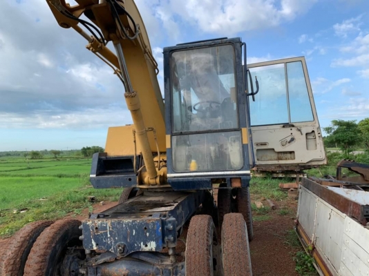 ขาย 345,000 รถแบโฮล้อยาง KOMATSU PW60-3