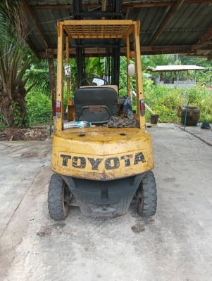 โฟล์์์์คลิฟท์TOYOTAเครื่อง48012 เสาสูง4.5เมตรงายาว1.7เมตรเกียร์ธรรมดายางตัน6ล้อติดตั้งอุปกรณ์หิ้งโฟล
