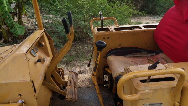 รถแทรคเตอร์ Komatsu D20P-5 สไลด์ 5 ทิศทาง พร้อมใช้งาน เอกสารซื้อขาย