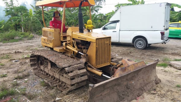 รถแทรคเตอร์ Komatsu D20P-5 สไลด์ 5 ทิศทาง พร้อมใช้งาน เอกสารซื้อขาย
