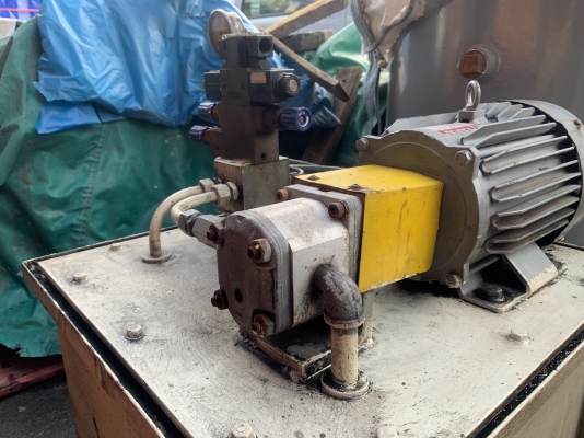 ขายชุดปั๊มน้ำมันไฮโดรลิค ขนาด 3HP. 380V หัวปั๊ม Made in Italy มอเตอร์ Mitsubishi สภาพสวย หมุนนิ่ม มาพร้อมชุดวาล์วคอนโทรล 1ชุด 220V พร้อมใช้งาน ราคา 12,500 บาท