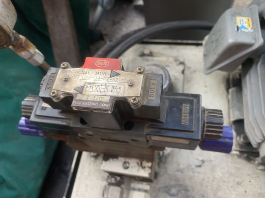 ขายชุดปั๊มน้ำมันไฮโดรลิค ขนาด 3HP. 380V หัวปั๊ม Made in Italy มอเตอร์ Mitsubishi สภาพสวย หมุนนิ่ม มาพร้อมชุดวาล์วคอนโทรล 1ชุด 220V พร้อมใช้งาน ราคา 12,500 บาท