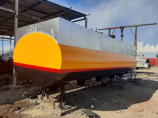 ถังน้ำมัน ถังน้ำ มือสอง มีหลายขนาดให้เลือกคะ เหล็กหนา สวยไม่มีบุบคะ สนใจทักมาคะ 0898147679คะ