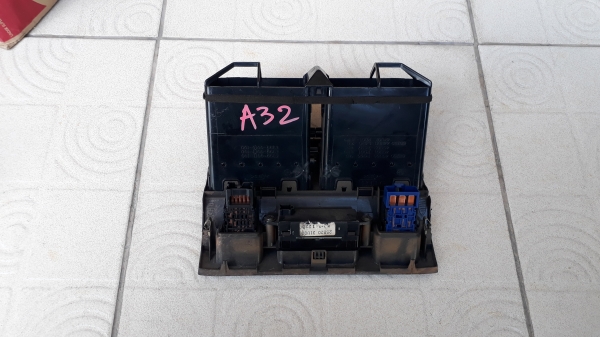 กรอบช่องแอร์กลาง NISSAN A32 แท้