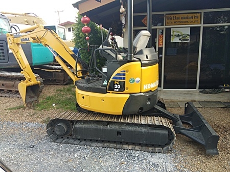 ขายรถขุดนำเข้าจากประเทศญี่ปุ่น komatsu pc30MR-3 สนใจติดต่อสอบถาม 0923309229 อีด ขายรถขุดนำเข้าจากประเทศญี่ปุ่น komatsu pc30MR-3 สนใจติดต่อสอบถาม 0923309229 อีด