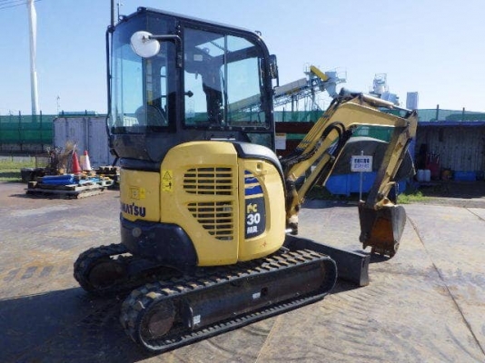 ขายรถขุดนำเข้าจากประเทศญี่ปุ่น komatsu pc30MR-3 หัวเก๋ง  สนใจติดต่อสอบถาม 0923309229 อีด