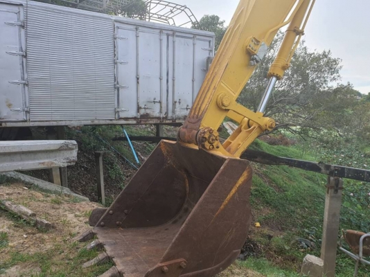 เหลือคันเดียว 2,810 มีไลน์หัวเจาะ ชั่วโมง 2,760,000 บาท KOMATSU PC200-8MO