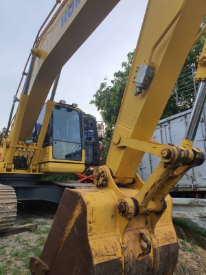 เหลือคันเดียว 2,810 มีไลน์หัวเจาะ ชั่วโมง 2,760,000 บาท KOMATSU PC200-8MO