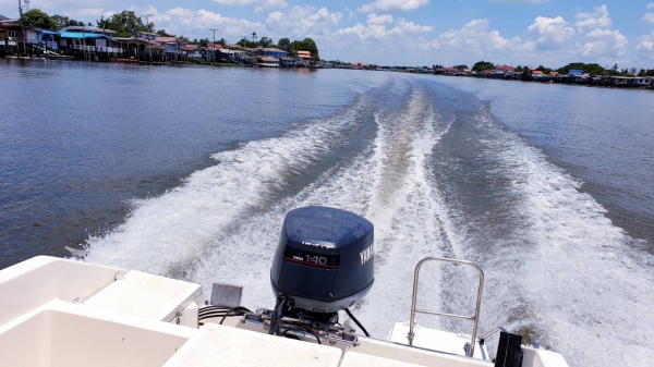 ขายเรือ suzuki 23ฟุต เดินได้รอบลำ สวยๆ