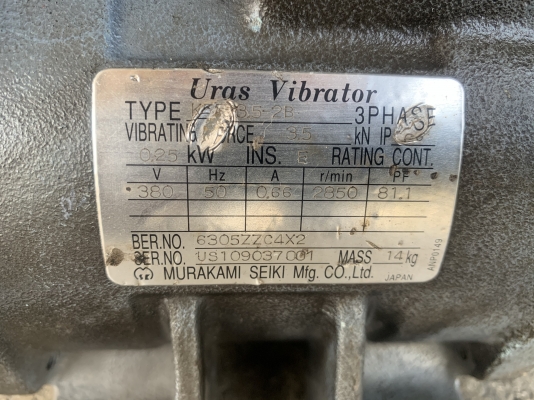 ขายมอเตอร์สั่น-เขย่า Uras Vibrator 0.25Kw. 380V made in Japan สภาพสวย หมุนนิ่ม สั่นแรง พร้อมใช้งาน มี 2ตัว ราคาตัวละ 3,600 บาทพร้อมส่งครับ