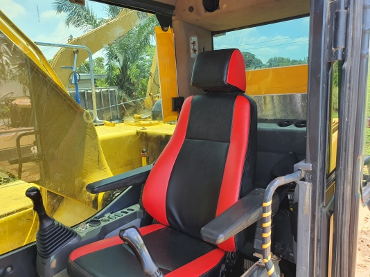 ขาย 1,680,000 บาท KOMATSU PC200 รุ่น 8
