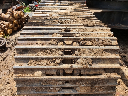 ขาย 1,680,000 บาท KOMATSU PC200 รุ่น 8