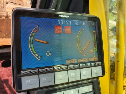 ขาย 1,680,000 บาท KOMATSU PC200 รุ่น 8