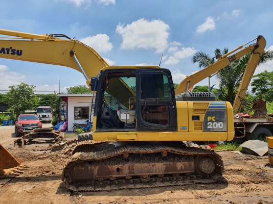 ขาย 1,680,000 บาท KOMATSU PC200 รุ่น 8