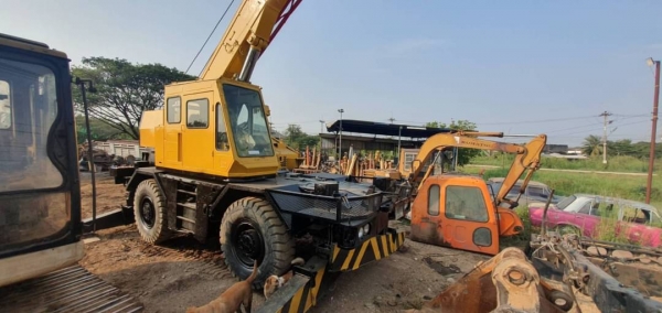 ขาย 755,000 รถเครน TANADO TR200