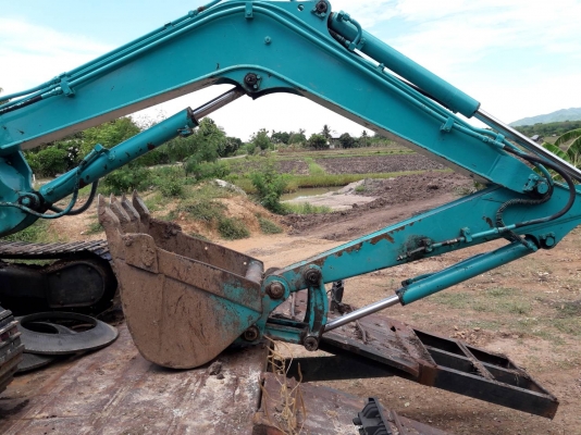 รถขุด KOMATSU PC40-7 มีลายแย๊กซ์ โซ่ใหม่ทั้ง 2 ข้าง รถขุด KOMATSU PC40-7 มีลายแย๊กซ์ โซ่ใหม่ทั้ง 2 ข้าง