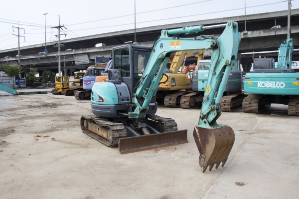 KOBELCO SK50SR-5 นำเข้าจากญี่ปุ่น สนใจติดต่อ ผึ้ง 095-0563605