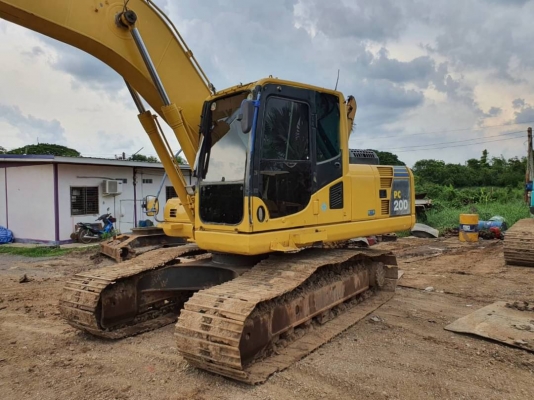 ขาย 1,680,000 บาท KOMATSU PC200 รุ่น 8