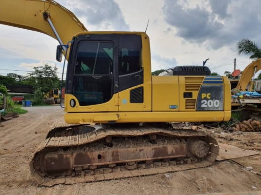 ขาย 1,680,000 บาท KOMATSU PC200 รุ่น 8