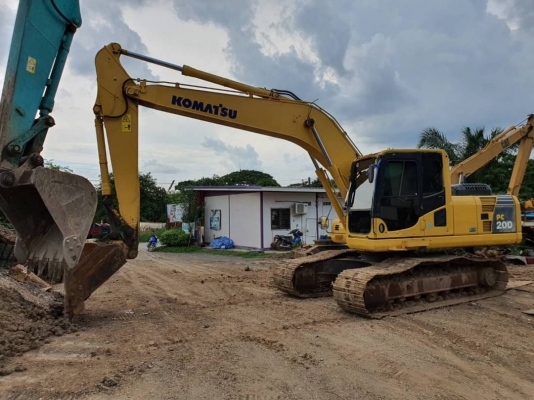 ขาย 1,680,000 บาท KOMATSU PC200 รุ่น 8