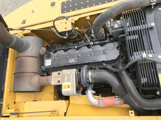 ขายแมคโคร KOMATSU-8MO ขายแมคโคร KOMATSU-8MO