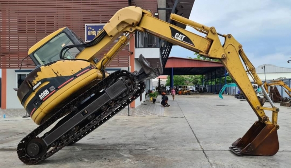 ขายด่วนลดกระหน่ำราคาพิเศษ585,000บาทรถแบคโฮรถCATคาเม่ร่า308BSRรุ่นยอดนิยมสวยๆเทียบเท่าPC80เครื่อง4สูบเครื่องดีปั่มแรงไฟฟ้าครบซีเรียสุงชั่วโม่งทำงานน้อย5,041รถนอกเพิ่งนำเข้ามาใหม่ยังไม่เคยใช้งานในเมืองไทยเลย